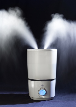 Humidifier spreading steam in a dark room